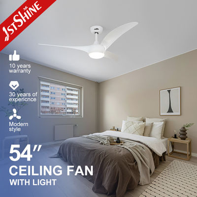 Ventilator trần thông minh hiện đại bằng nhựa trắng với đèn và điều khiển từ xa