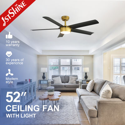Giá tốt Modern Plastic Ceiling Fan with Integrated LED Light Panel and Matte Black ABS Blades Ideal for Boutique Hotels and Cafes trực tuyến